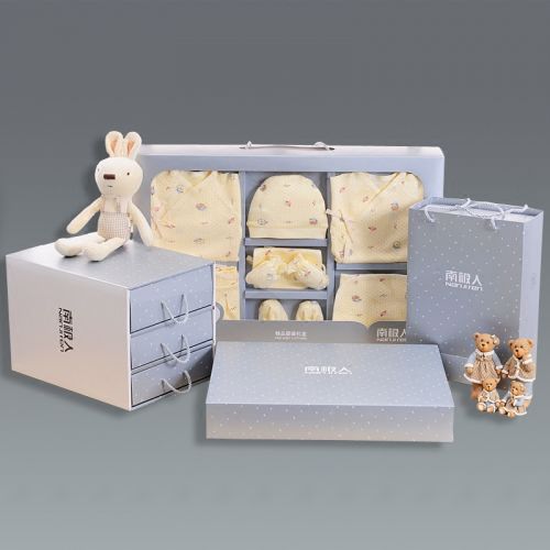Coffret cadeau pour bébé - Vêtements + Fournitures NJRYP0295 Ref 1970057