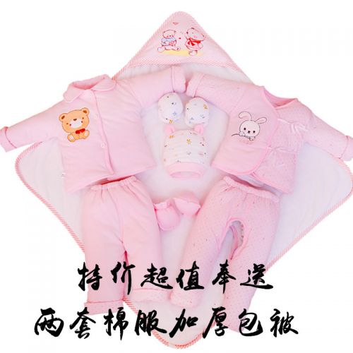 Coffret cadeau pour bébé - Vêtements + Accessoires Ref 1973866