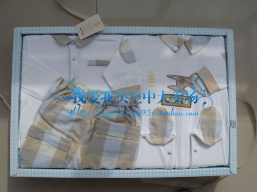 Coffret cadeau pour bébé - vêtements Ref 1974540