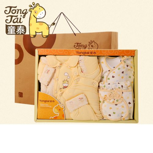 Coffret cadeau pour bébé - Vêtements + Fournitures Ref 1974731