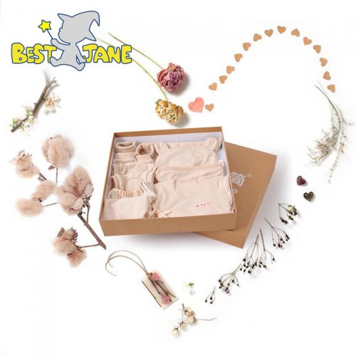 Coffret cadeau pour bébé - Vêtements + Accessoires dix séries Ref 1974960