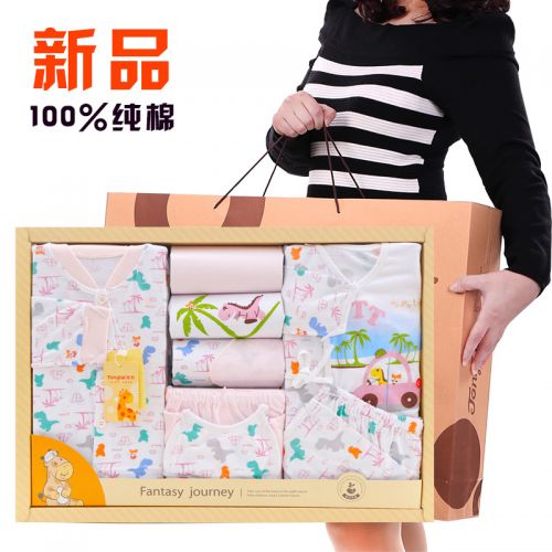 Coffret cadeau pour bébé - Vêtements + Fournitures Ref 1975318