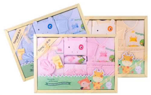 Coffret cadeau pour bébé - Vêtements + Fournitures Ref 1975428