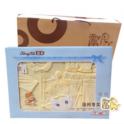 Coffret cadeau pour bébé - Vêtements + Accessoires Ref 1975518