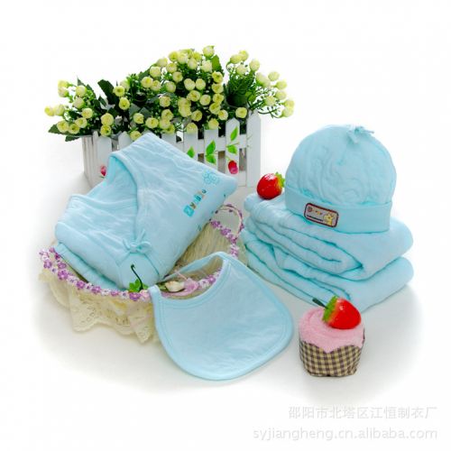 Coffret cadeau pour bébé - Vêtements + Chaussures Accessoires Ref 1975583