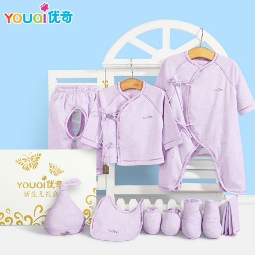 Coffret cadeau pour bébé - Vêtements + Chaussures accessoires EYPL004 Ref 1975887