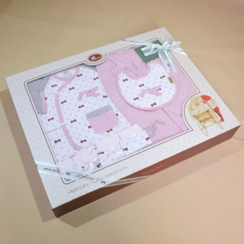 Coffret cadeau pour bébé - Vêtements + Fournitures Ref 1975951