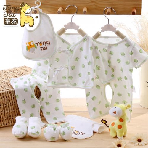 Coffret cadeau pour bébé - Vêtements + Fournitures Ref 1976074