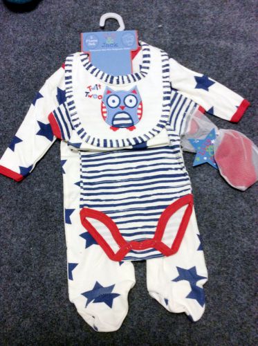 Coffret cadeau pour bébé - Vêtements + Accessoires Ref 1976223