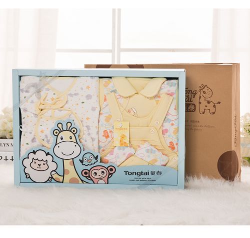 Coffret cadeau pour bébé - vêtements Ref 1976345