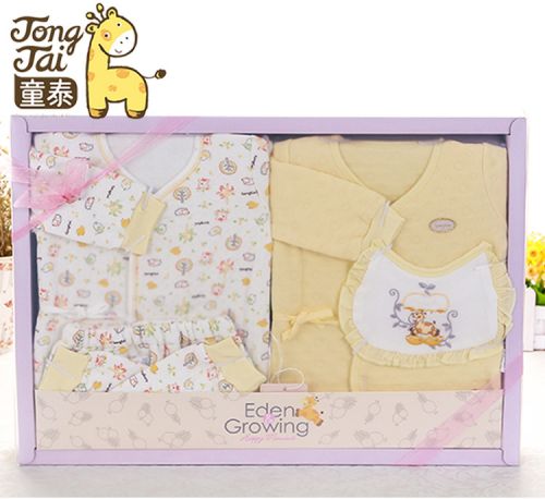 Coffret cadeau pour bébé - Vêtements + Accessoires Ref 1976384