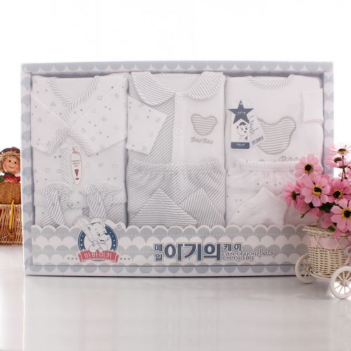 Coffret cadeau pour bébé - Vêtements + Accessoires MQ0007 Ref 1976561