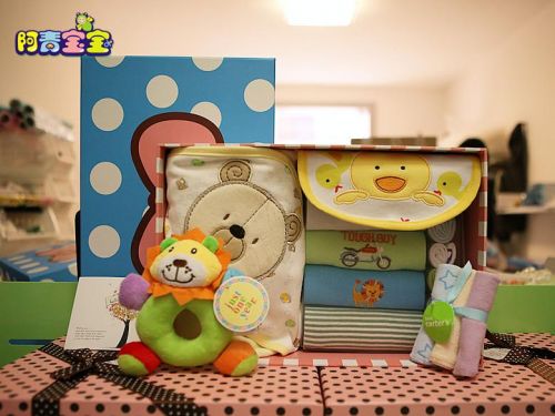 Coffret cadeau pour bébé - Vêtements + Accessoires Ref 1976782