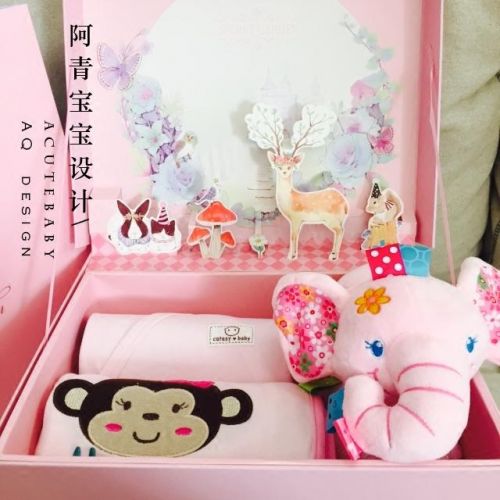 Coffret cadeau pour bébé - Vêtements + Fournitures Ref 1976791