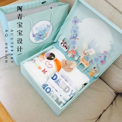 Coffret cadeau pour bébé - Vêtements + Accessoires Ref 1976851