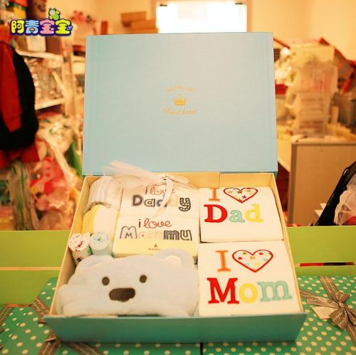 Coffret cadeau pour bébé - Vêtements + Fournitures Ref 1976856