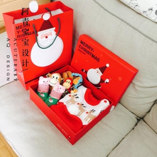 Coffret cadeau pour bébé - Vêtements + Fournitures Ref 1976887