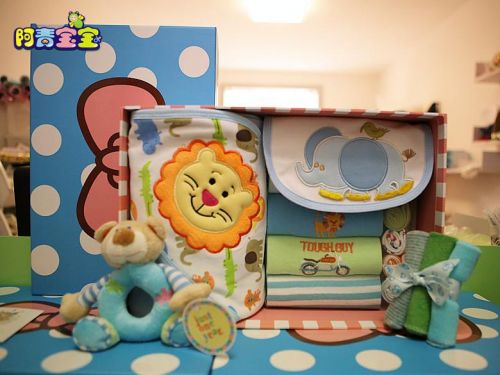 Coffret cadeau pour bébé - Vêtements + Accessoires Ref 1976922