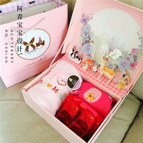 Coffret cadeau pour bébé - Vêtements + Chaussures accessoires Ref 1976942