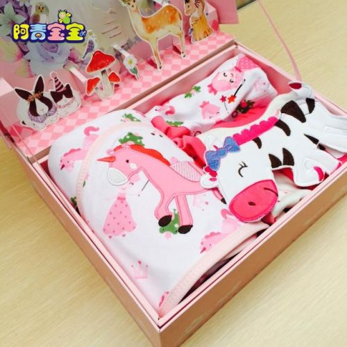 Coffret cadeau pour bébé - Vêtements + Fournitures Ref 1977072