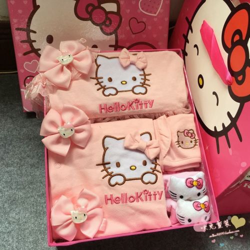 Coffret cadeau pour bébé - Vêtements + Accessoires Ref 1977373