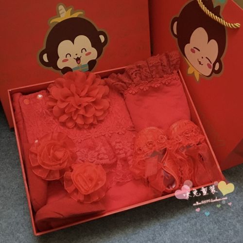 Coffret cadeau pour bébé - Vêtements + Chaussures accessoires Ref 1977382