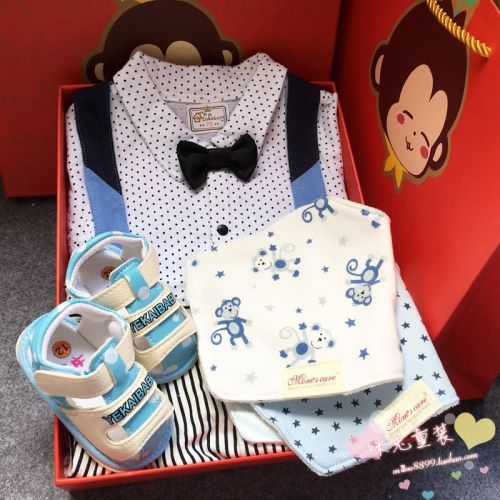 Coffret cadeau pour bébé - Vêtements + Chaussures accessoires Ref 1977388