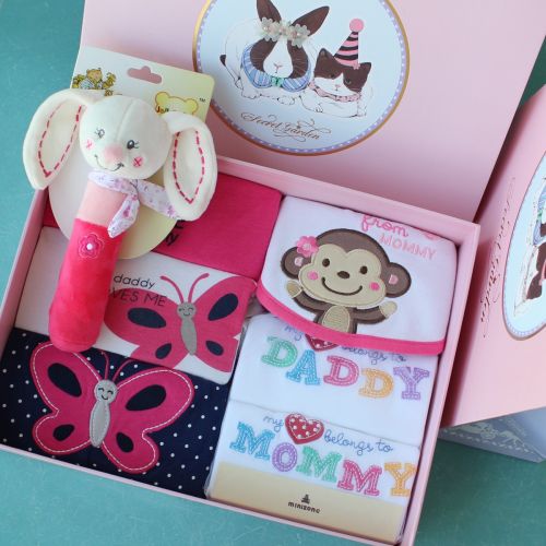 Coffret cadeau pour bébé - Vêtements + Fournitures Ref 1977509
