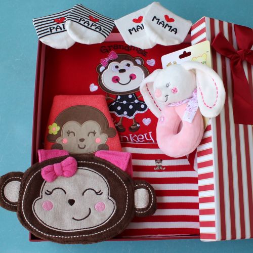 Coffret cadeau pour bébé - Vêtements + Fournitures Ref 1977540