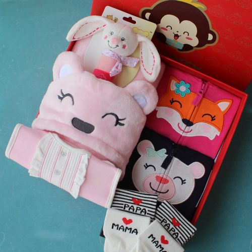 Coffret cadeau pour bébé - Vêtements + Fournitures Ref 1977559