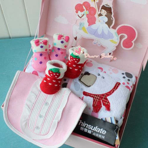 Coffret cadeau pour bébé - Vêtements + Chaussures accessoires Ref 1977586