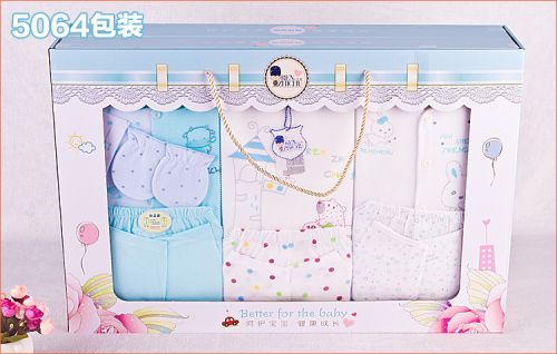 Coffret cadeau pour bébé - Vêtements + Accessoires Ref 1977739