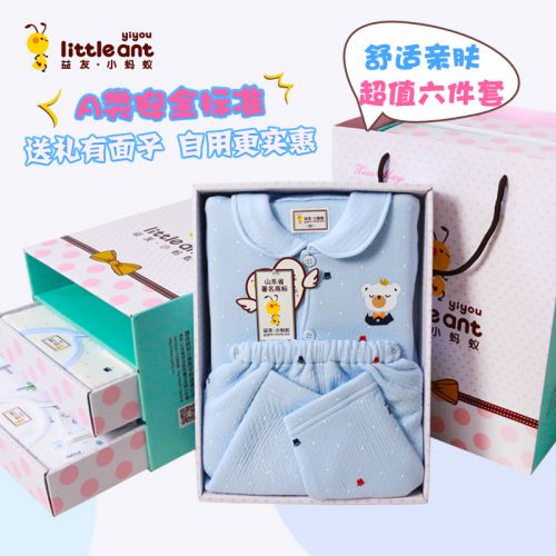 Coffret cadeau pour bébé - vêtements Ref 1977888