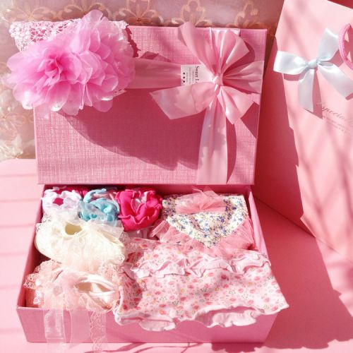 Coffret cadeau pour bébé - Vêtements + Chaussures Accessoires Ref 1977960