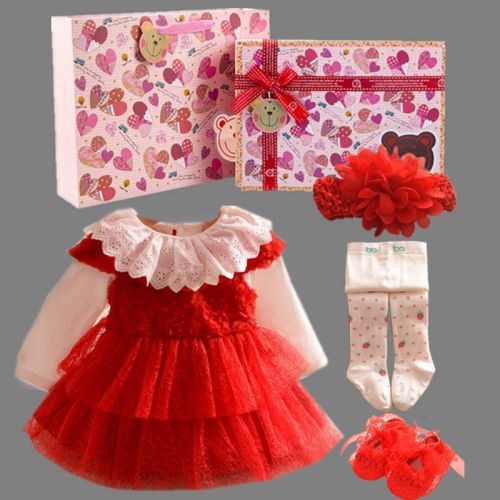 Coffret cadeau pour bébé - Vêtements + Chaussures accessoires Ref 1978043