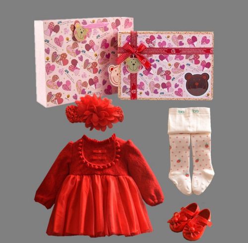 Coffret cadeau pour bébé - Vêtements + Chaussures accessoires Ref 1978064