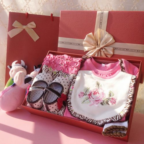 Coffret cadeau pour bébé - Vêtements + Chaussures Accessoires Ref 1978079