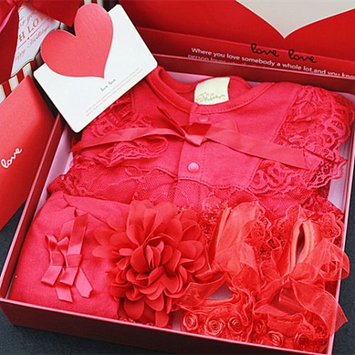 Coffret cadeau pour bébé - Vêtements + Chaussures accessoires Self-made Ref 1978148
