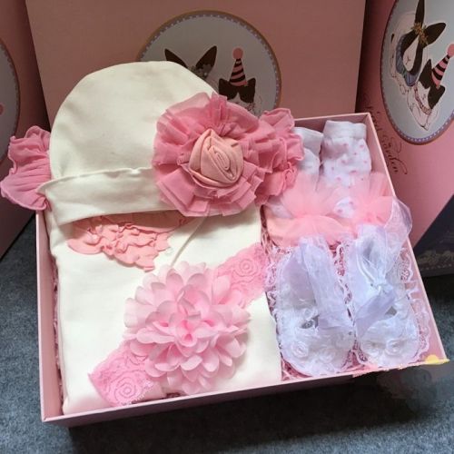 Coffret cadeau pour bébé - Vêtements + Chaussures Accessoires Ref 1978336