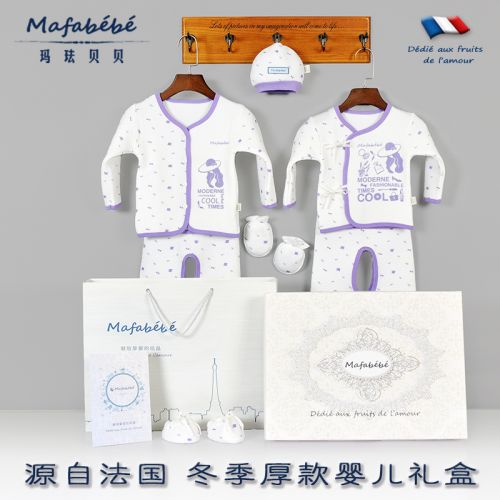 Coffret cadeau pour bébé - Vêtements + Chaussures accessoires MAFABEBE Ref 1978959