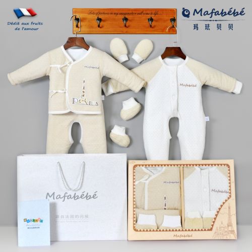 Coffret cadeau pour bébé - Vêtements + Chaussures Accessoires MAFABEBE Ref 1978972