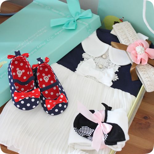 Coffret cadeau pour nouveau-né - Vêtements + Chaussures accessoires Ref 1950430