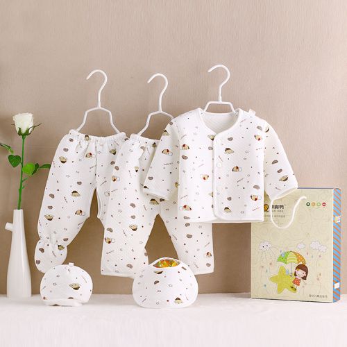 Coffret cadeau pour nouveau-né - Vêtements + Accessoires Q1510 Ref 1950857