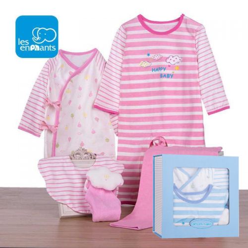 Coffret cadeau pour nouveau-né - Vêtements + Fournitures LES ENPHANTS Ref 1950875