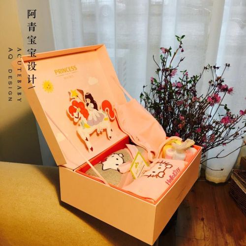 Coffret cadeau pour nouveau-né - Vêtements + Fournitures Ref 1951026