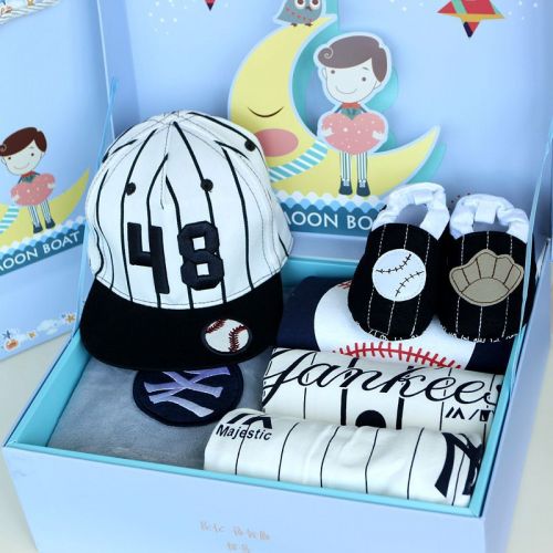 Coffret cadeau pour nouveau-né - Vêtements + Accessoires Ref 1951158