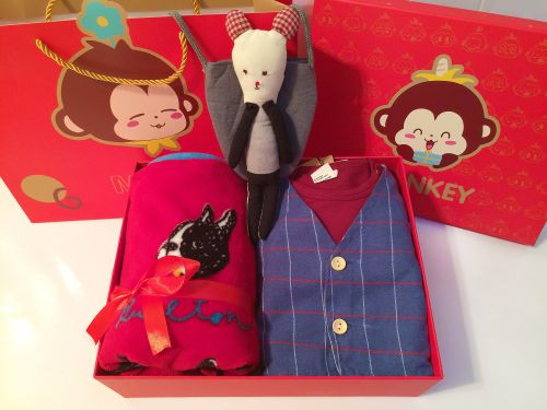 Coffret cadeau pour nouveau-né - Vêtements + Accessoires Ref 1951377