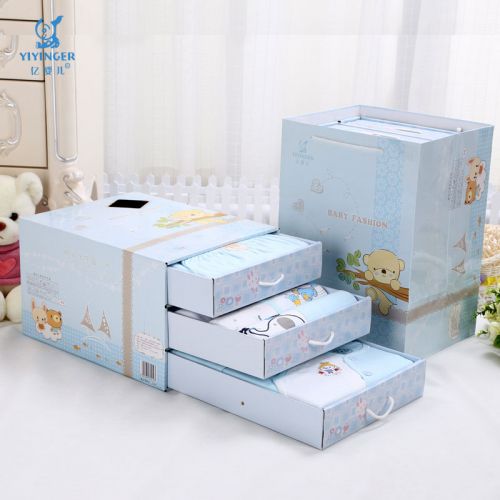 Coffret cadeau pour nouveau-né - Vêtements + Accessoires Ref 1951544