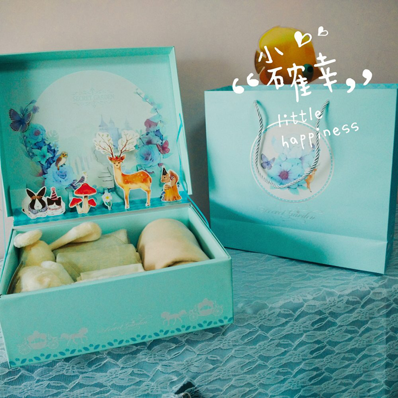Coffret cadeau pour nouveau-né - Vêtements + Fournitures Ref 1951869