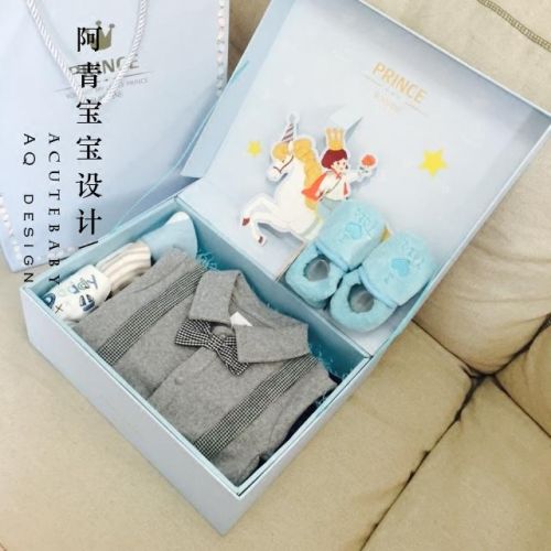 Coffret cadeau pour nouveau-né - Vêtements + Accessoires Ref 1951979